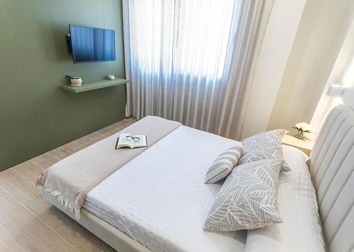 Canovas - Posidonia Апартаменты